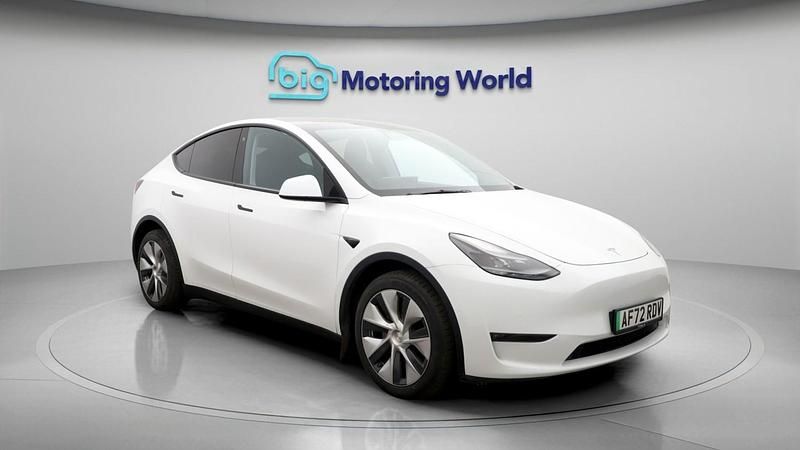 White Used 2022 Tesla Model Y Long Range AWD SUV | £24,400 (Fair price) - Image 1/4