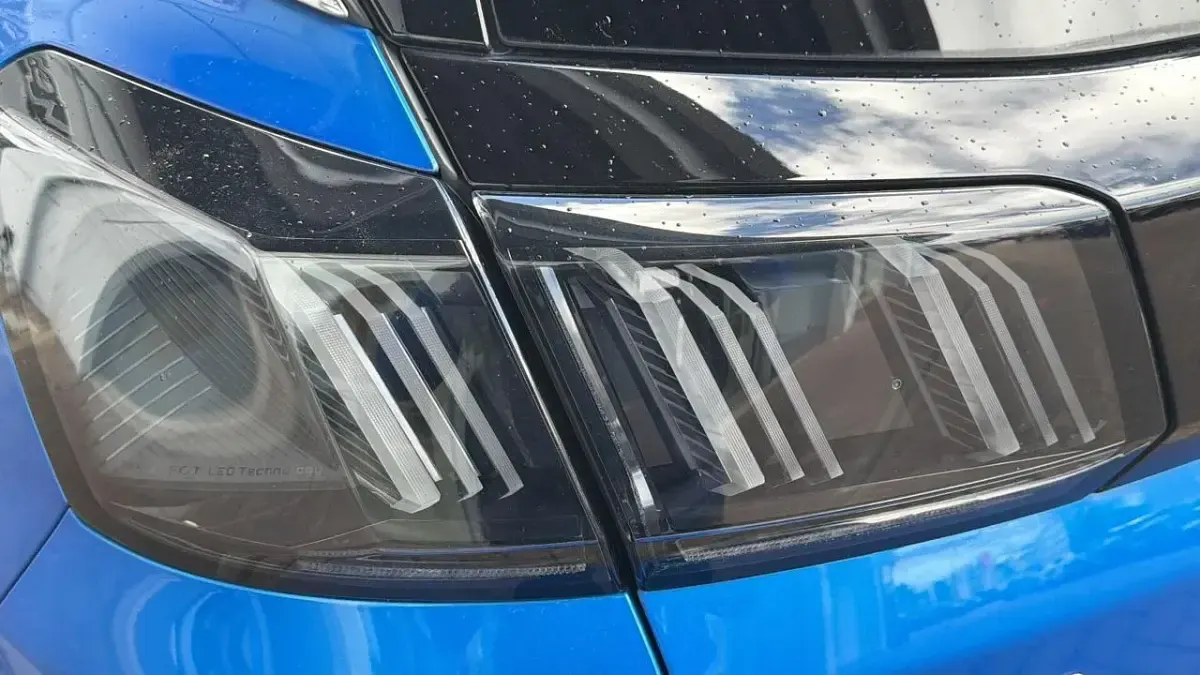 Used Peugeot 3008 Premium 222 HP (163 kW) 2022 Blue SUV