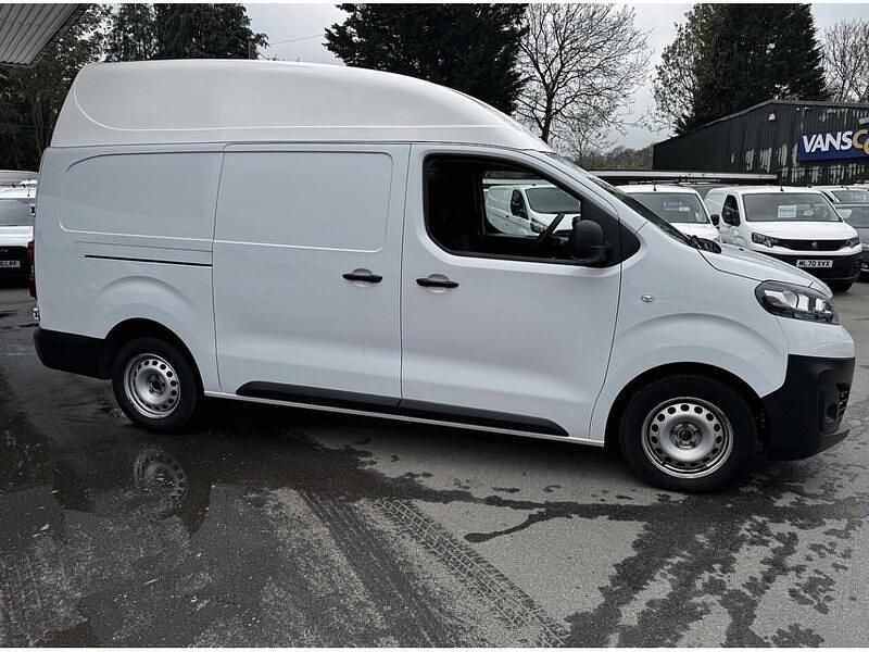 Used Vauxhall Vivaro S 100 HP (73 kW) 2023 White MPV