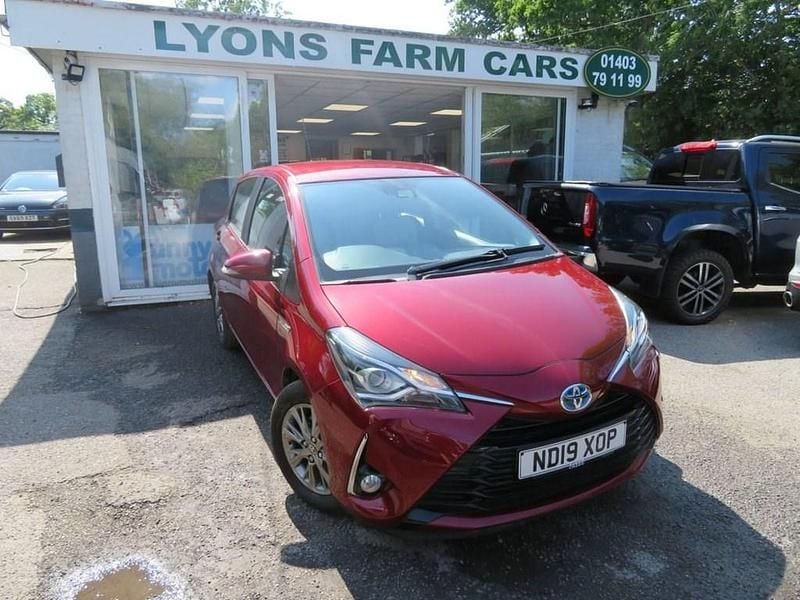 Red Used 2019 Toyota Yaris Hybrid Hatchback | £12,495 (Good price) - Image 1/3