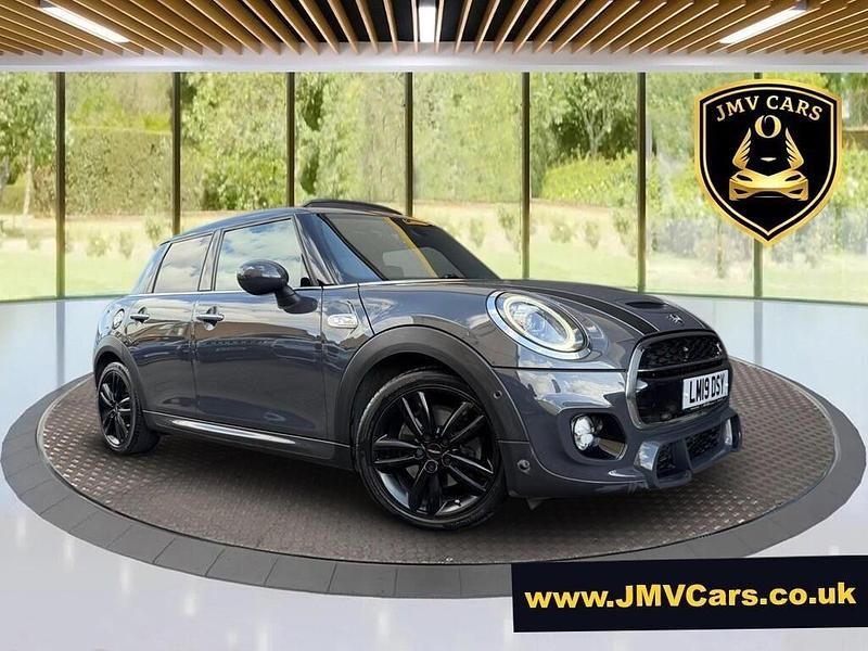Usado Mini Cooper S Hatch 2019 Cinzento Citadino