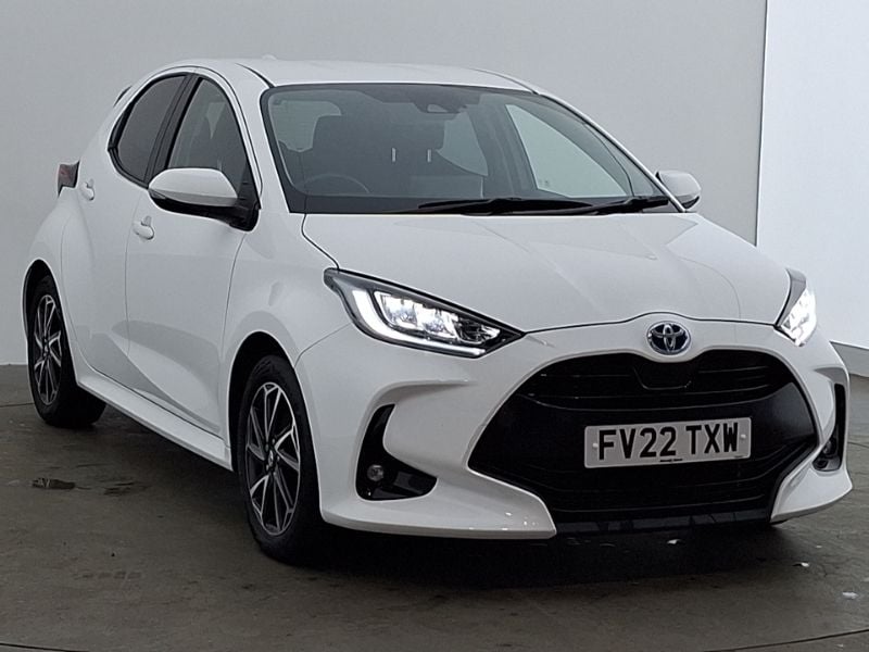 White Used 2022 Toyota Yaris Hybrid Design Hatchback | £16,698 (Fair price) - Image 1/4