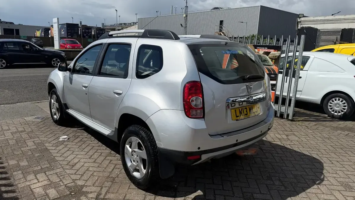 Used Dacia Duster Lauréate 110 HP (80 kW) 2013 Silver SUV
