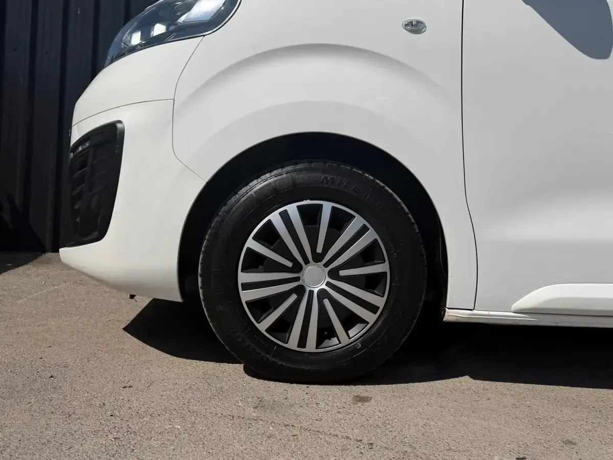 Used Vauxhall Vivaro Sportive 120 HP (88 kW) 2021 White MPV