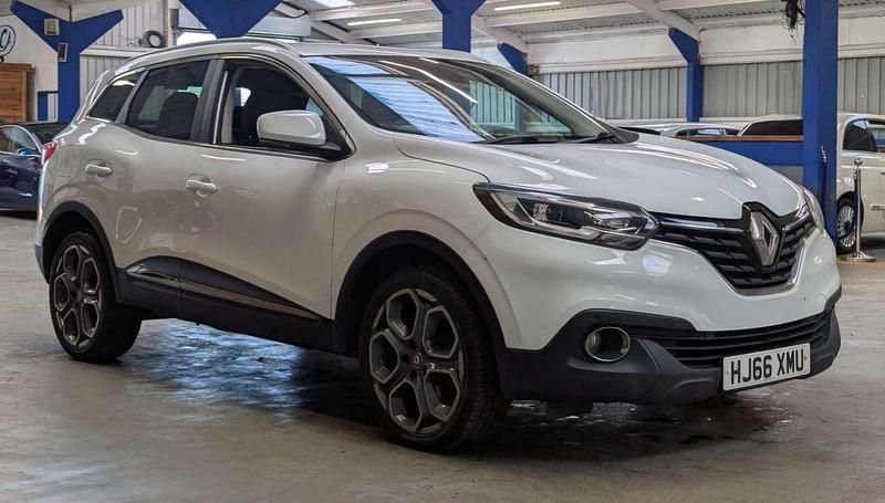 White Used 2016 Renault Kadjar Dynamique SUV | £5,590 (Fair price) - Image 1/4