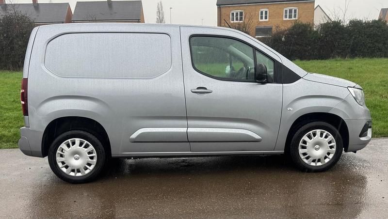 Used Vauxhall Combo 100 HP (73 kW) 2022 Grey MPV