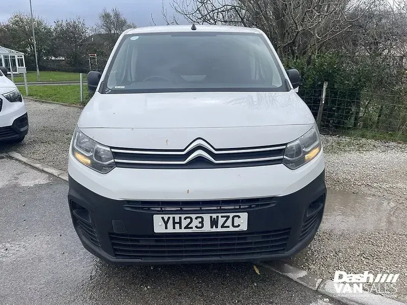 Second-hand Citroën Berlingo 100 CP (73 kW) 2023 Alb Monovolum
