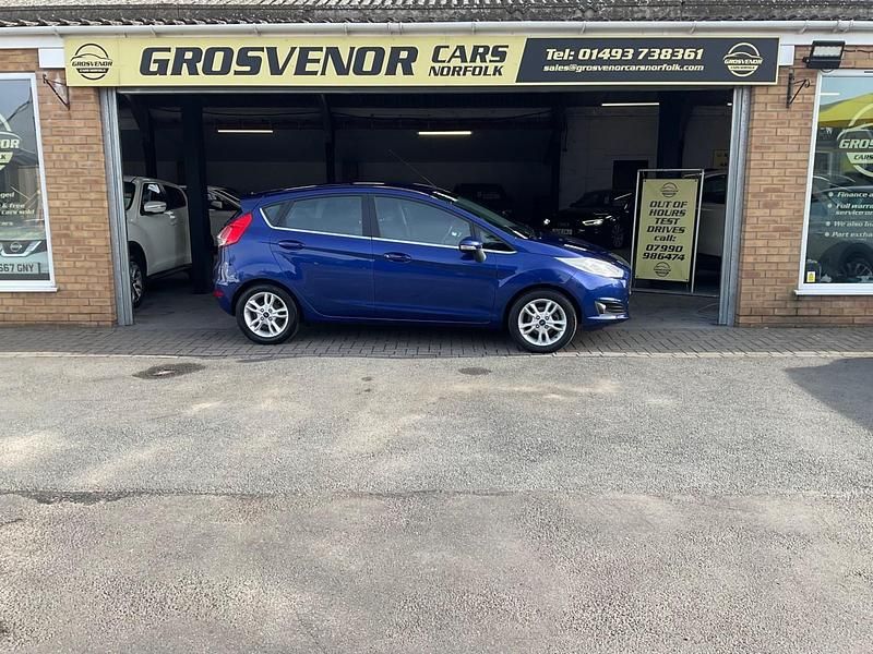 Used Ford Fiesta Zetec 82 HP (60 kW) 2015 Blue Hatchback
