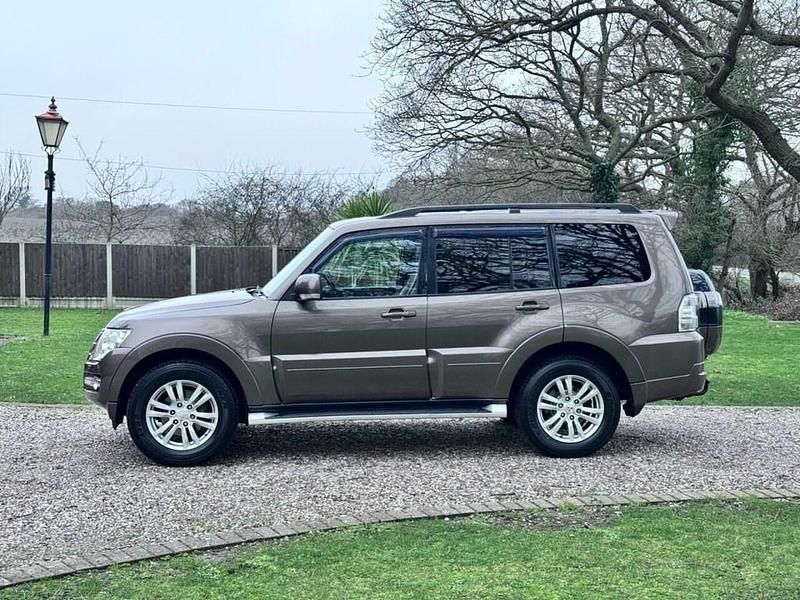 Used Mitsubishi Shogun 2016 Brown SUV