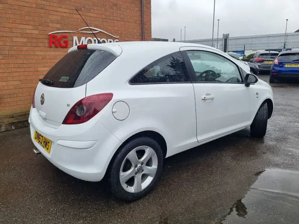 Used Vauxhall Corsa 2013 White Hatchback