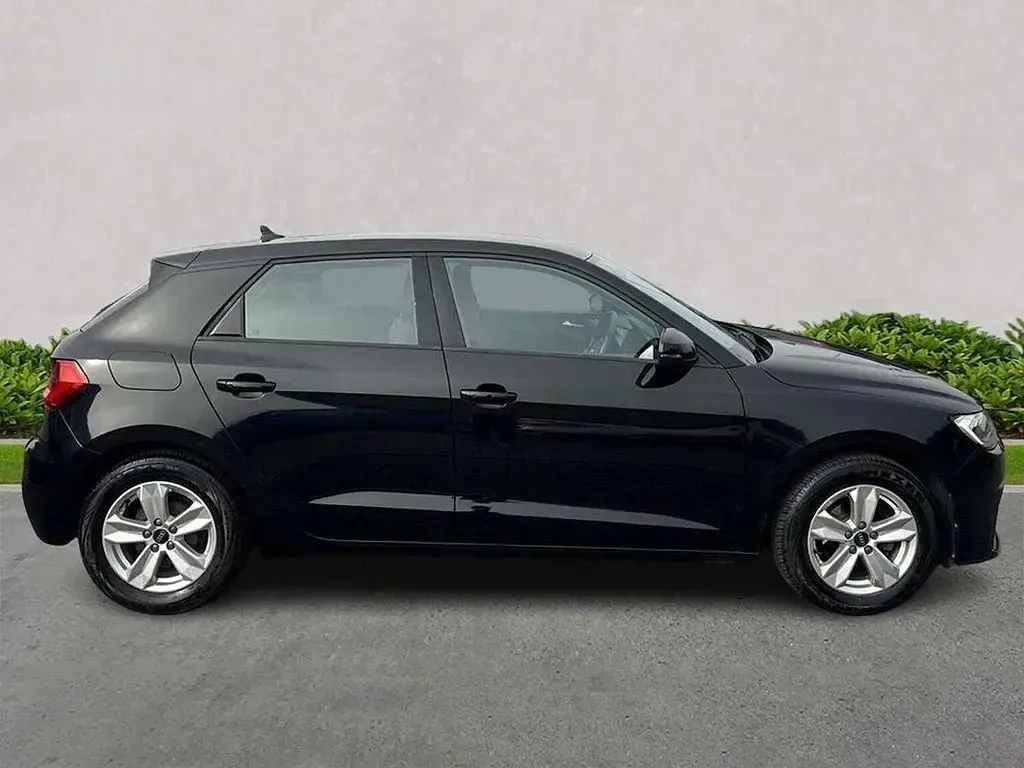 Begagnad Audi A1 Design 94 HK (69 kW) 2022 Svart SUV
