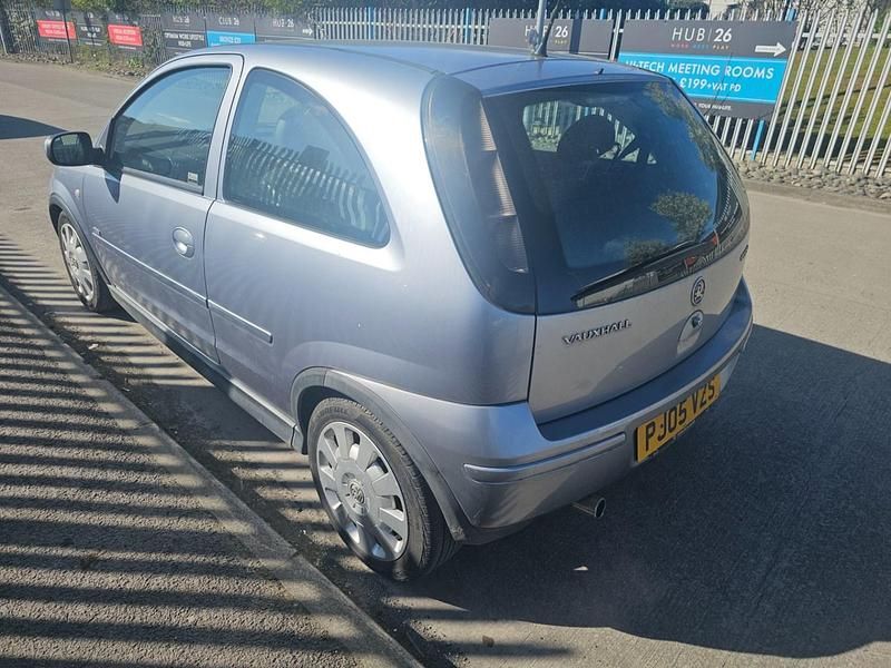 Used Vauxhall Corsa Design Edition 80 HP (58 kW) 2005 Silver Hatchback