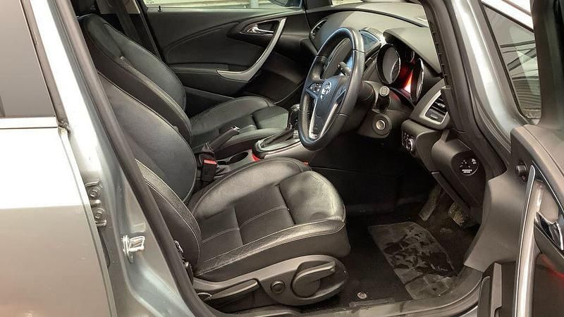 Used Vauxhall Astra Elite 115 HP (84 kW) 2014 Silver Hatchback