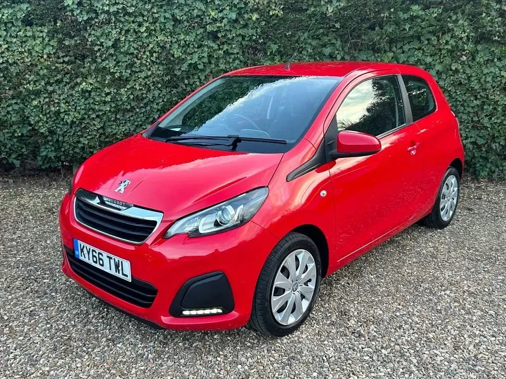 Used Peugeot 108 Active 68 HP (50 kW) 2016 Red Hatchback