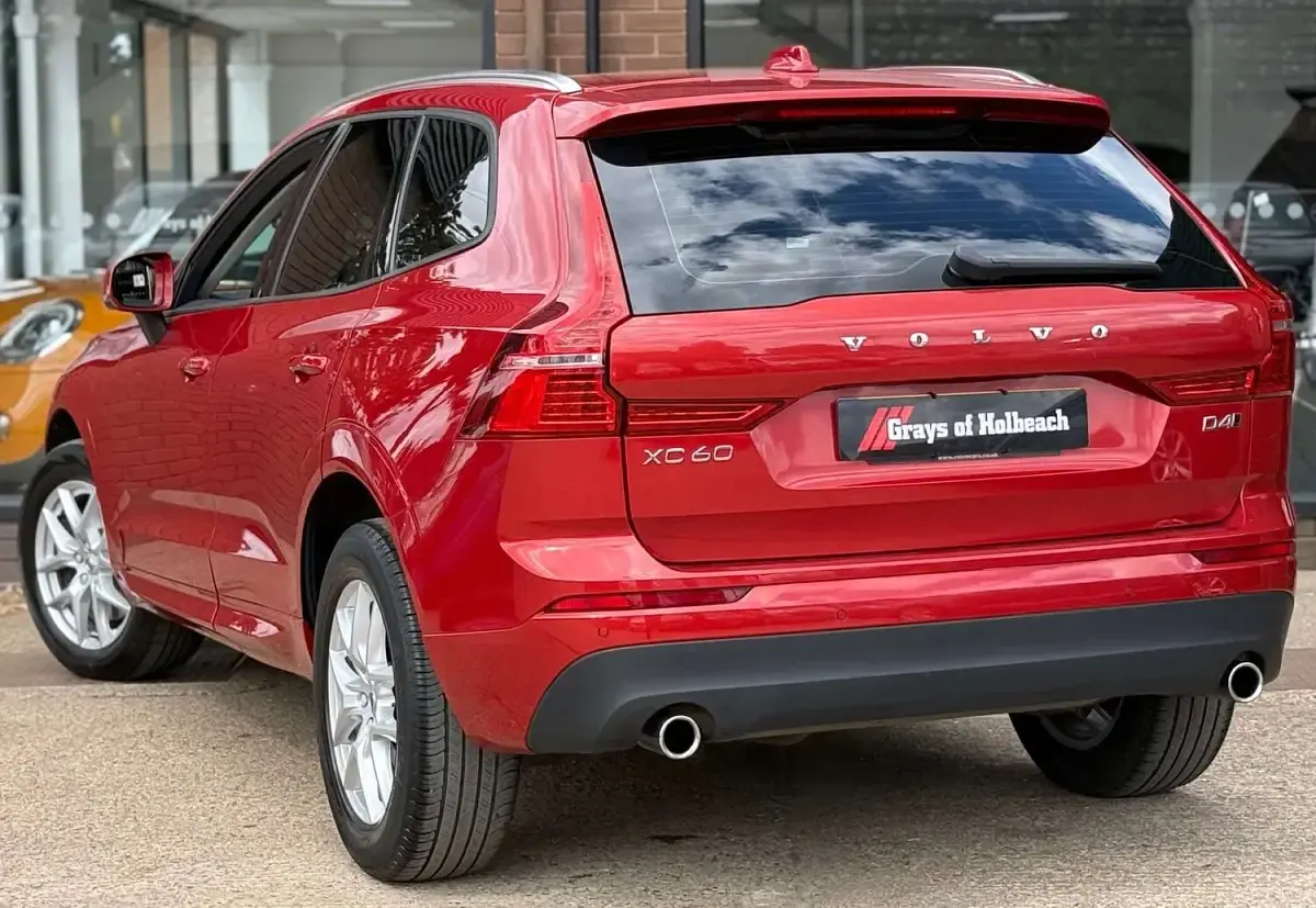 Used Volvo XC60 Momentum 190 HP (139 kW) 2018 Red SUV