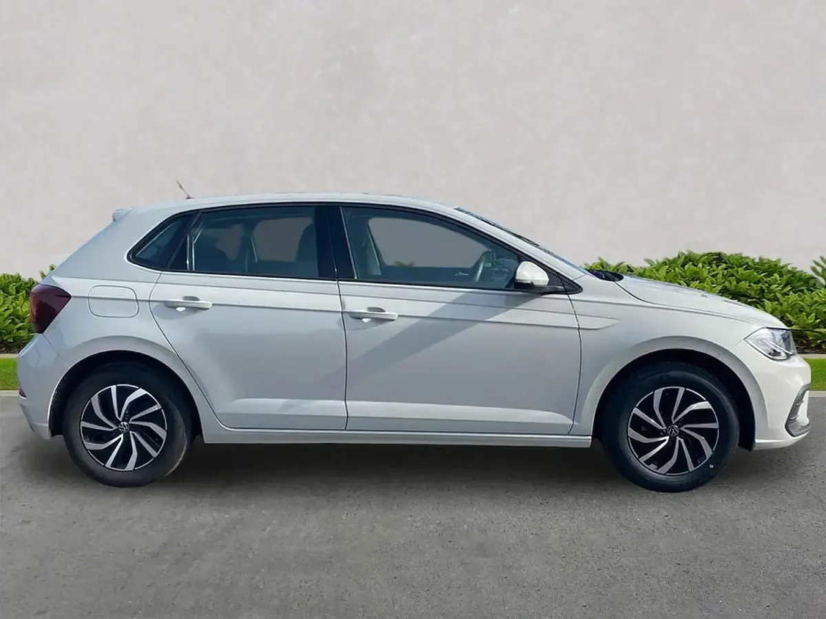 Begagnad VW Polo Life 95 HK (69 kW) 2023 Grå Halvkombi