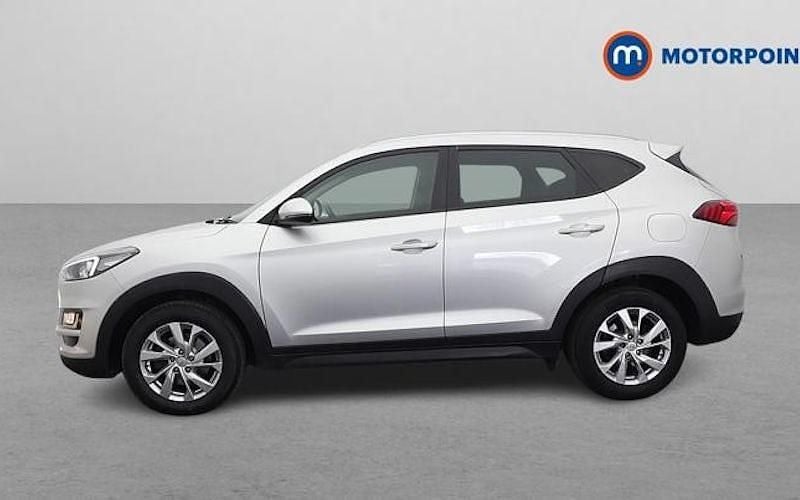 Usado Hyundai Tucson SE 177 HP (130 kW) 2020 Prateado SUV