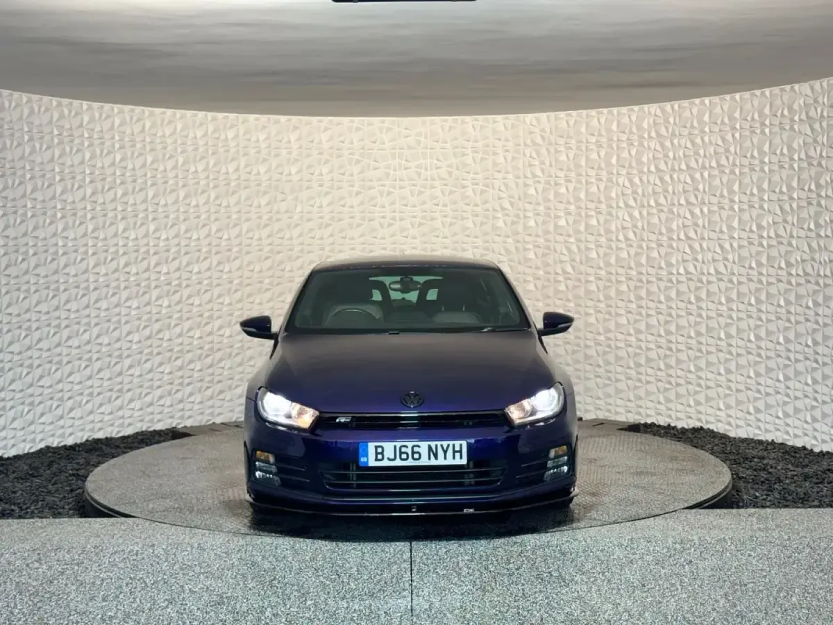 Begagnad VW Scirocco R-line 2016 Lila Sportkupé