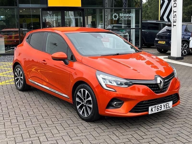 Valencia orange Used 2020 Renault Clio V Iconic Hatchback | £9,995 (Fair price) - Image 1/4