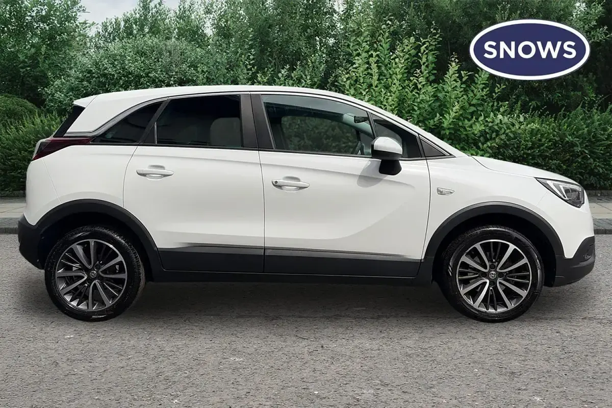 Used Vauxhall Crossland Elite 130 HP (95 kW) 2020 White SUV