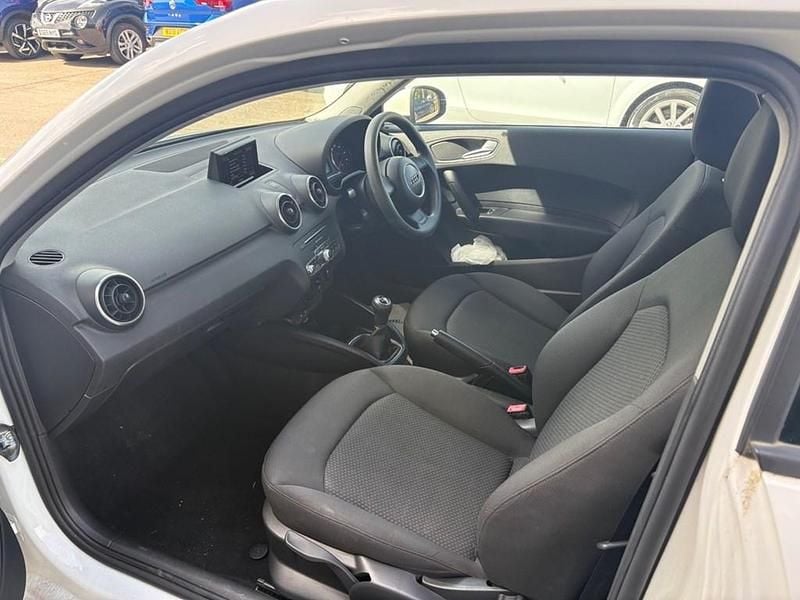 Used Audi A1 Design 116 HP (85 kW) 2017 Ibis white Hatchback