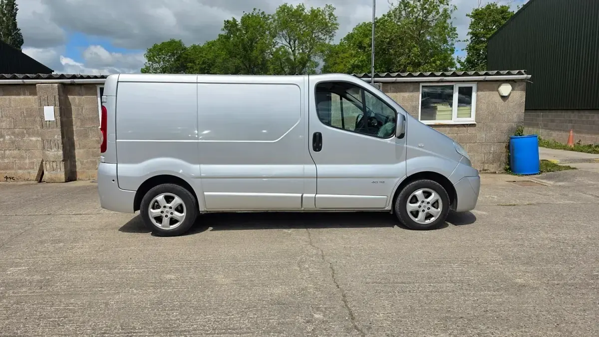 Used Renault Trafic 2010 Silver MPV