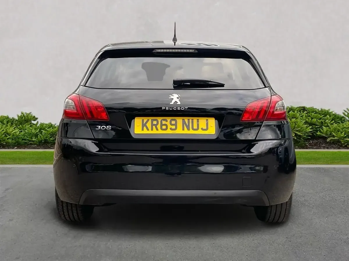 Gebraucht Peugeot 308 Allure 130 PS (95 kW) 2019 Schwarz Kleinwagen