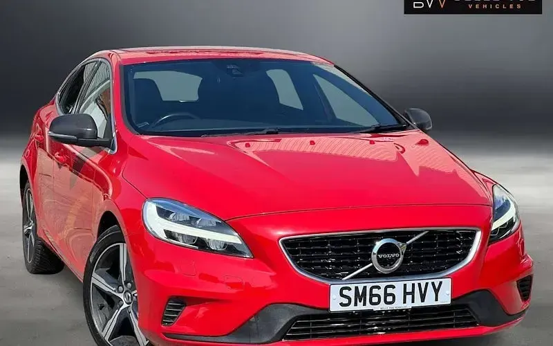Begagnad Volvo V40 R-Design 152 HK (111 kW) 2019 Halvkombi