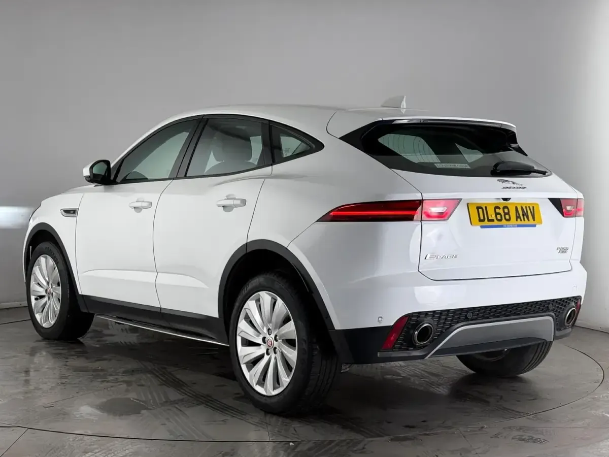 Używany Jaguar E-Pace SE 2018 Biały SUV