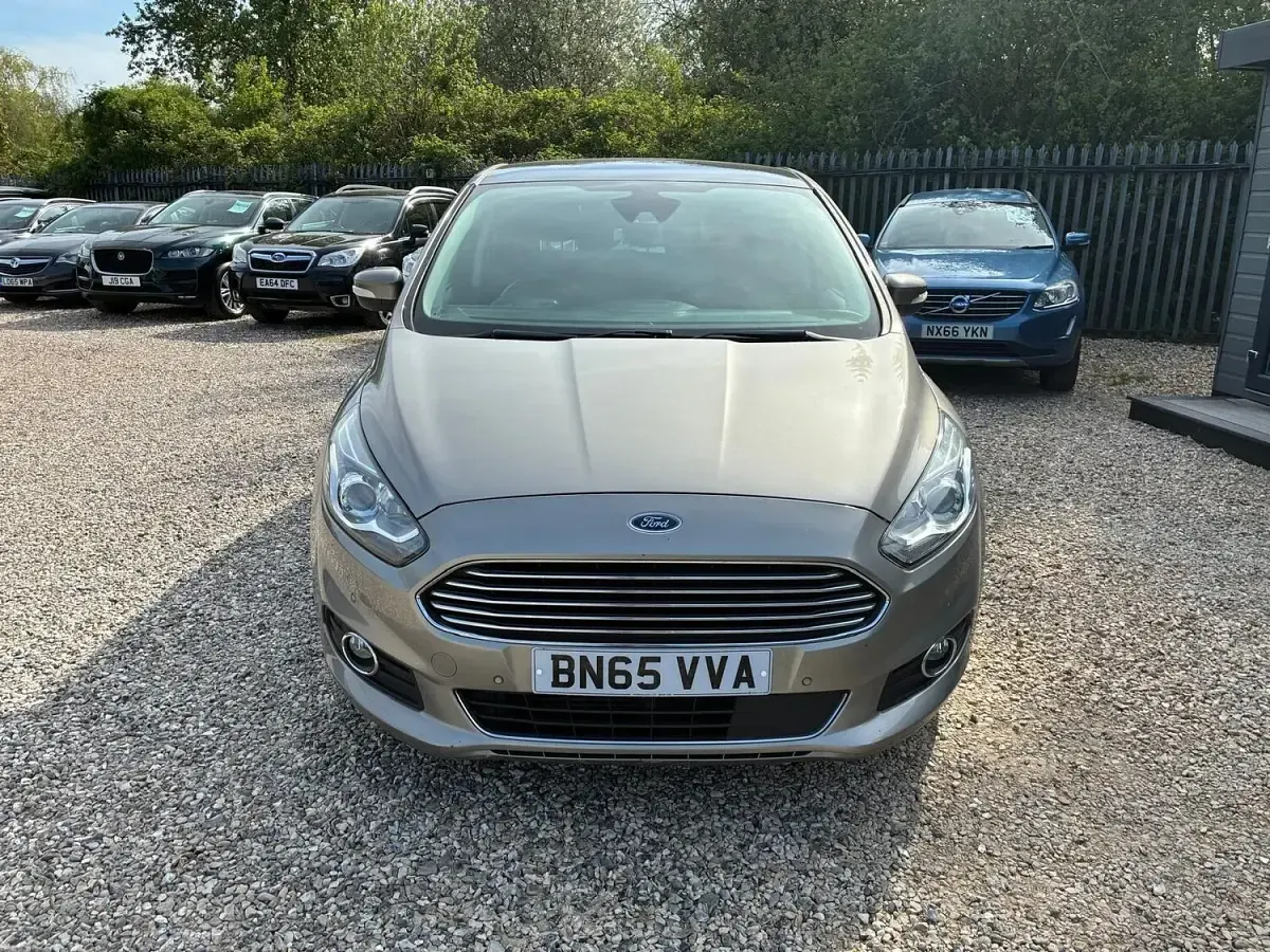 Used Ford S-MAX Titanium 180 HP (132 kW) 2015 Silver MPV