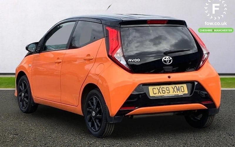 Used Toyota Aygo X-cite 72 HP (52 kW) 2019 Orange Hatchback