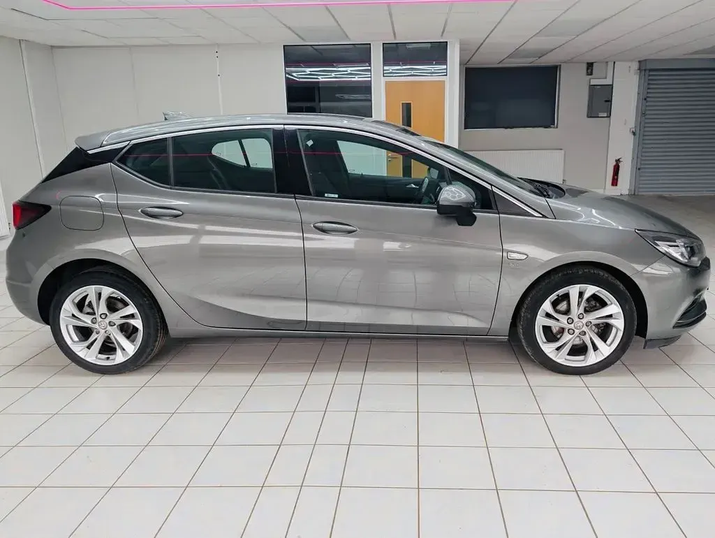 Usado Vauxhall Astra SRi 110 HP (80 kW) 2017 Cinzento Citadino