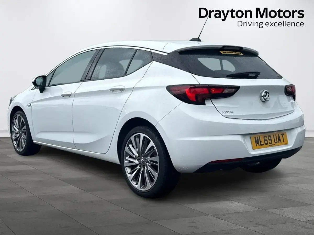 Used Vauxhall Astra S 150 HP (110 kW) 2019 White Hatchback