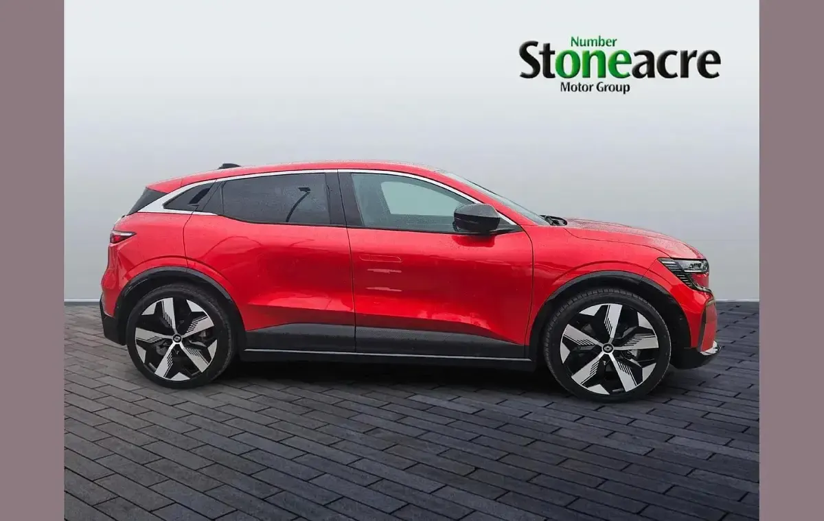 Used Renault Megane E-Tech Komfort 160 kW (218 HP) 2024 Red Hatchback