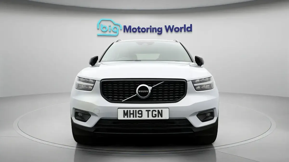 Used Volvo XC40 R-Design 188 HP (138 kW) 2019 SUV