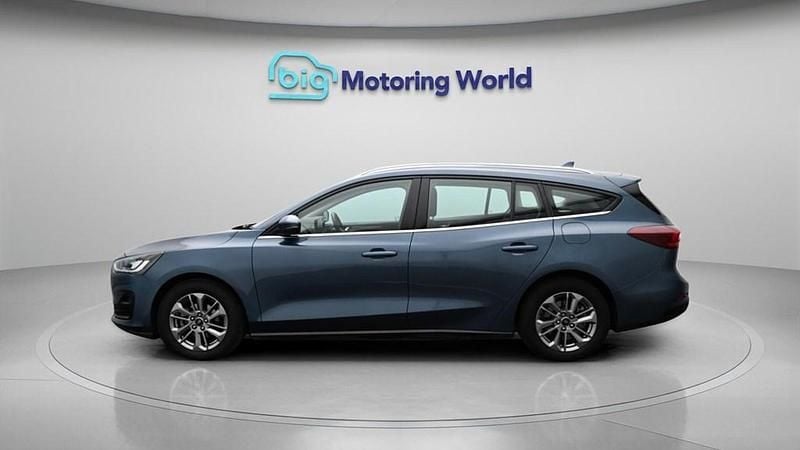 Begagnad Ford Focus Titanium 125 HK (91 kW) 2023 Blå Kombi