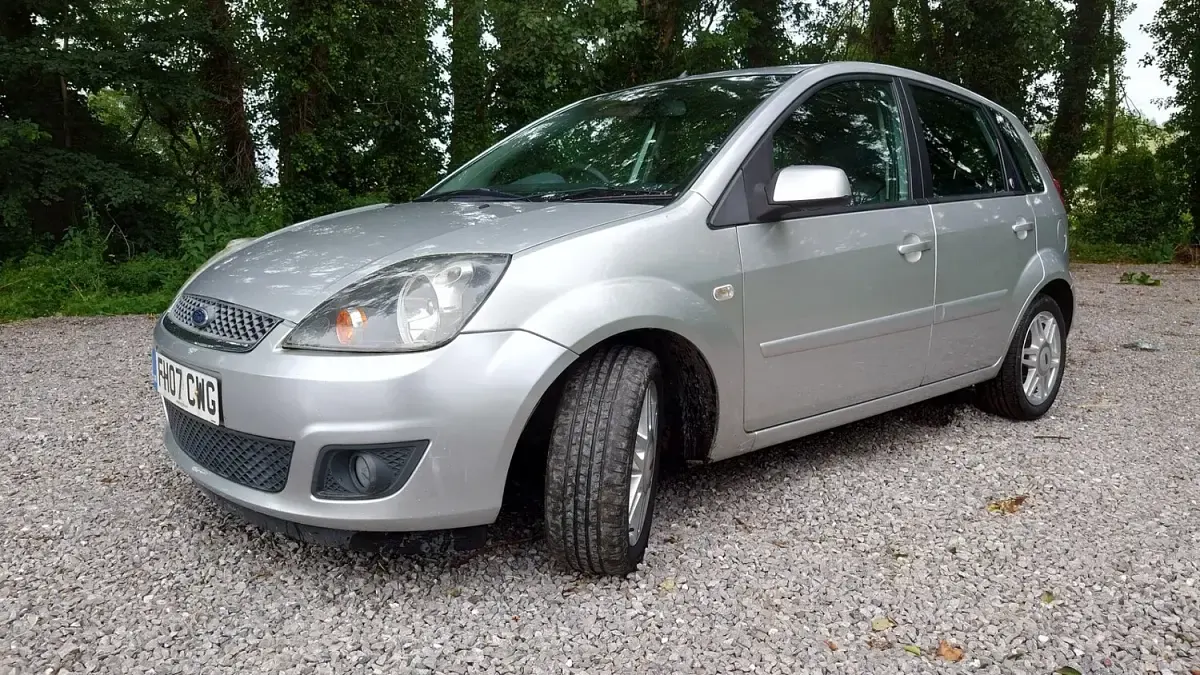 Used Ford Fiesta Ghia 100 HP (73 kW) 2007 Silver Hatchback