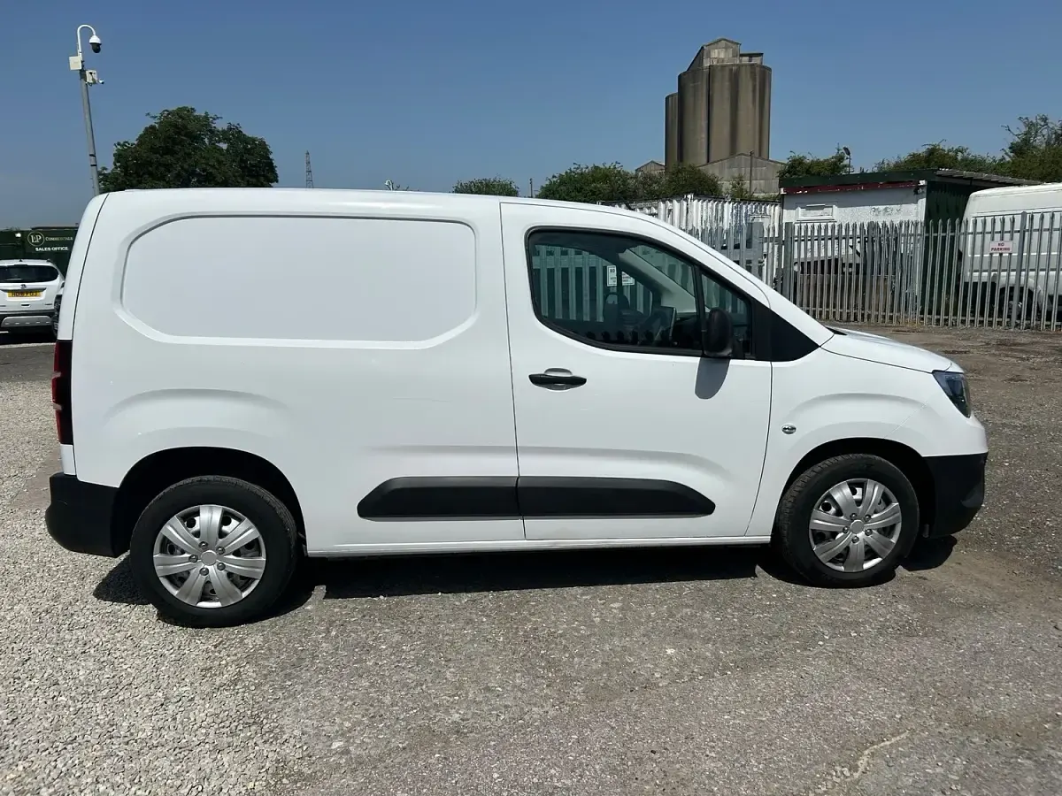 Used Vauxhall Combo S 100 HP (73 kW) 2023 White MPV