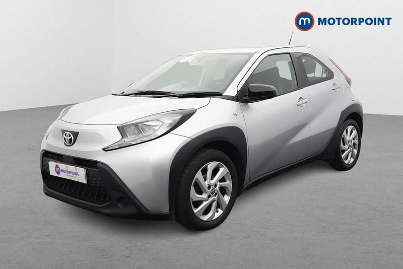 Used Toyota Aygo X PURE 72 HP (52 kW) 2023 Silver SUV