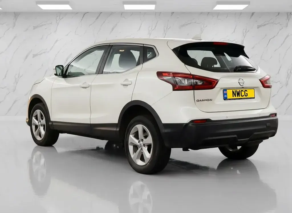 Used Nissan Qashqai Acenta Premium 115 HP (84 kW) 2018 White SUV