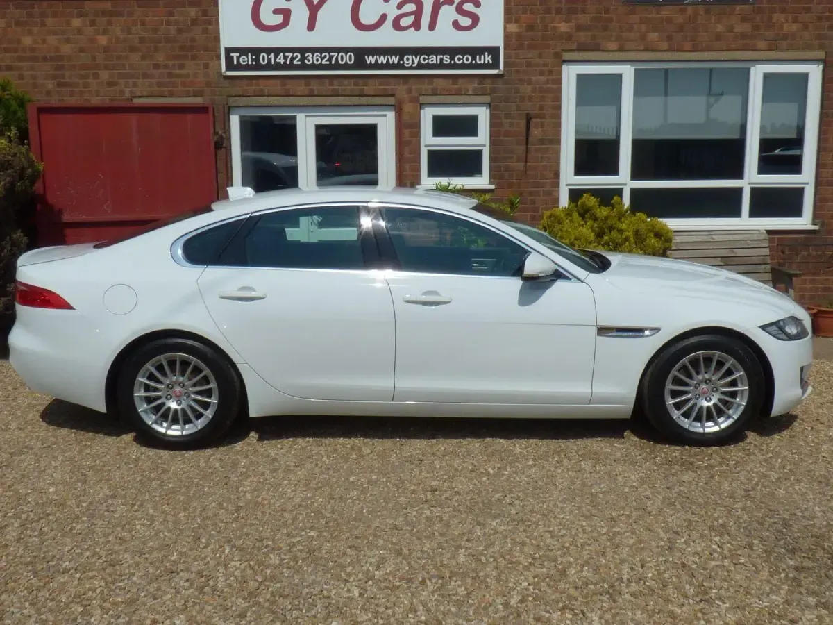 Used Jaguar XF Prestige 2015 White Sedan
