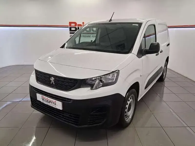 Begagnad Peugeot Partner Premium 131 HK (96 kW) 2024 Vit Minibuss
