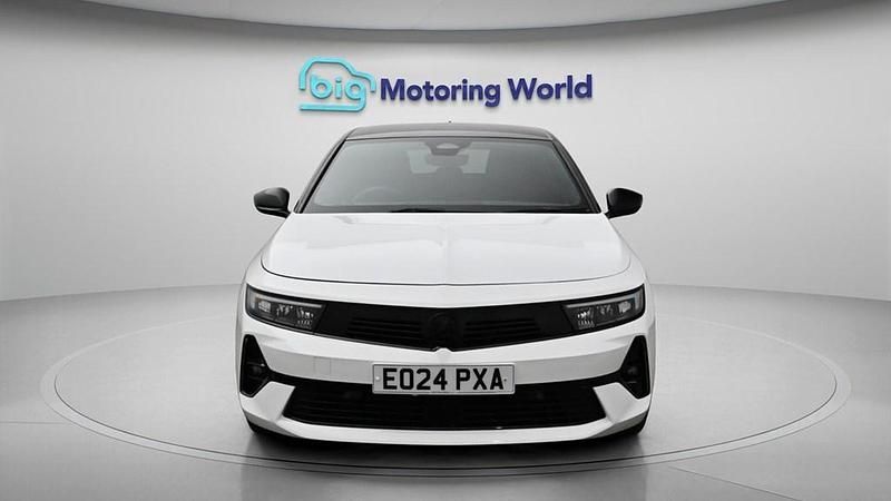 Used Vauxhall Astra S 130 HP (95 kW) 2024 White Hatchback