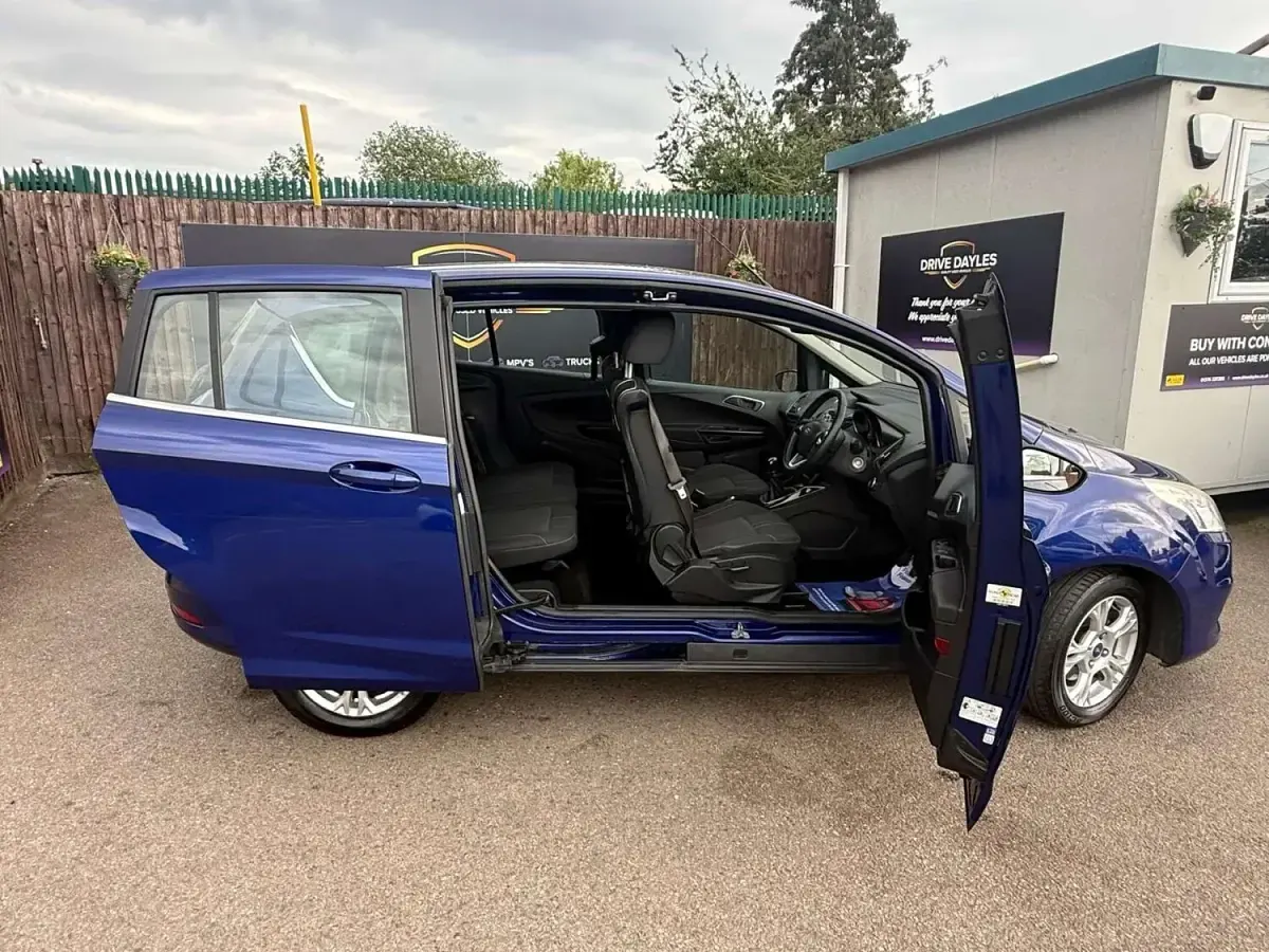 Used Ford B-MAX Zetec 125 HP (91 kW) 2017 Blue MPV