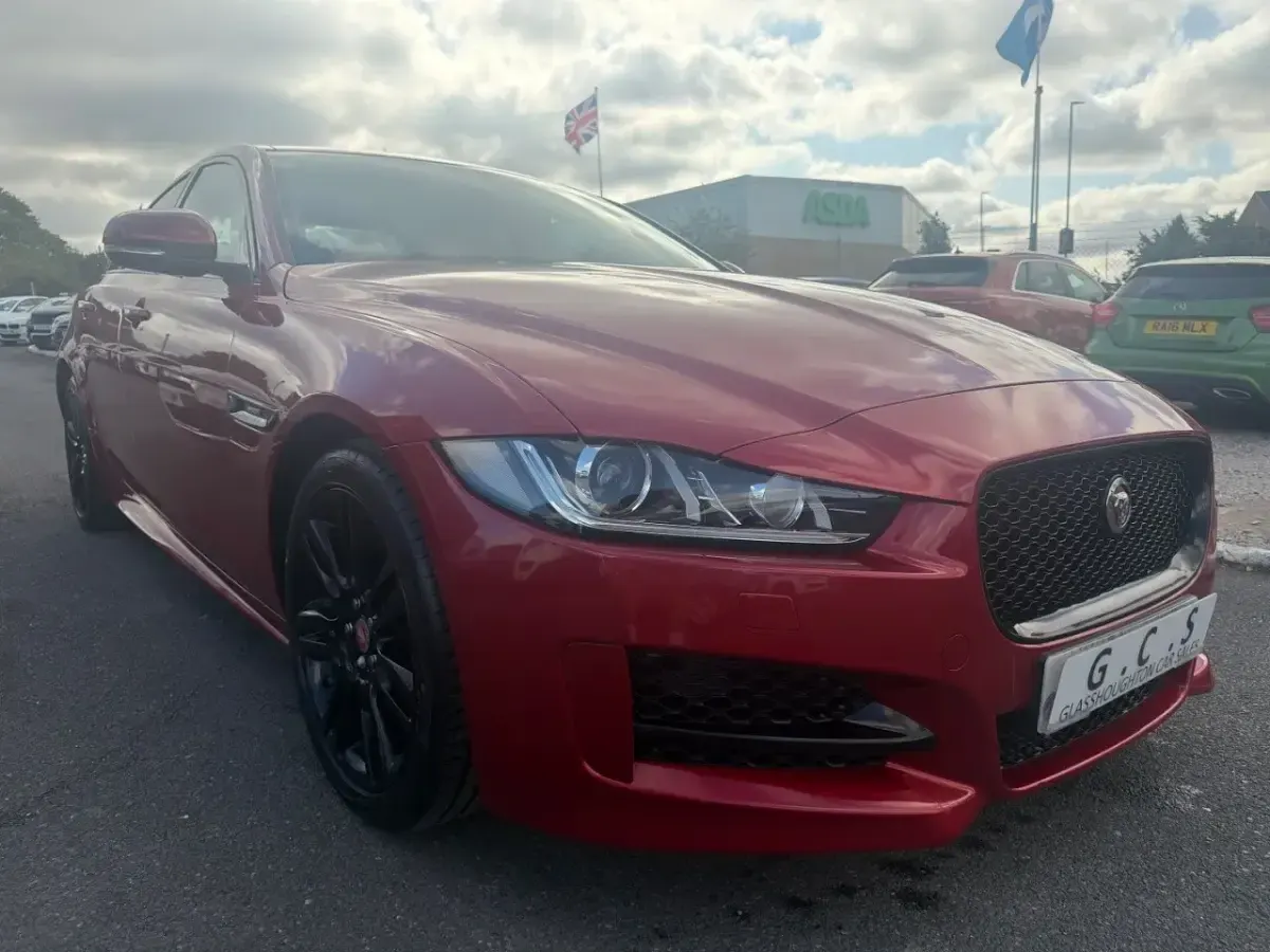 Used Jaguar XE R-Sport 180 HP (132 kW) 2017 Red Sedan