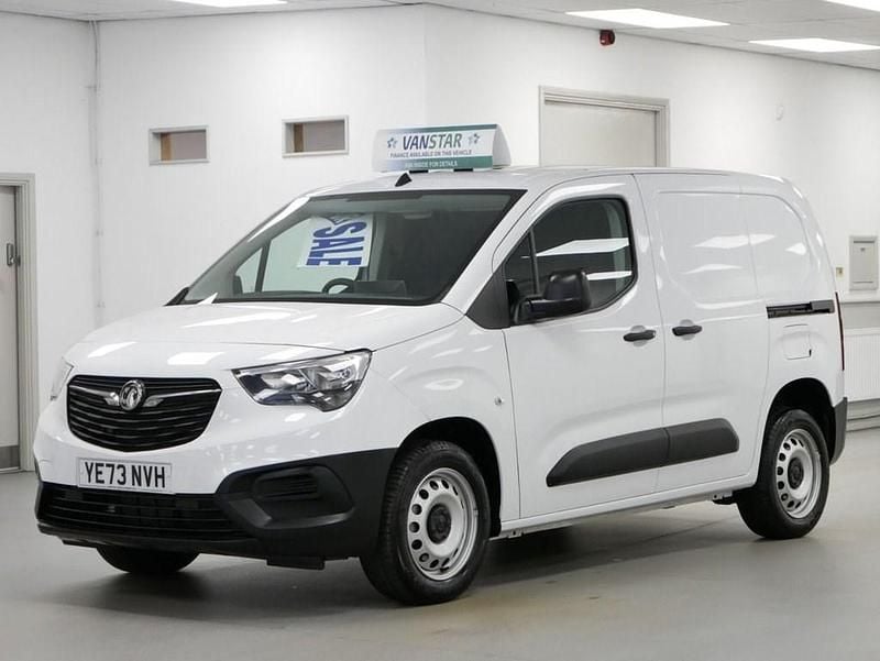 White Used 2023 Vauxhall Combo Edition MPV | £15,689 (A bit pricey) - Image 1/4