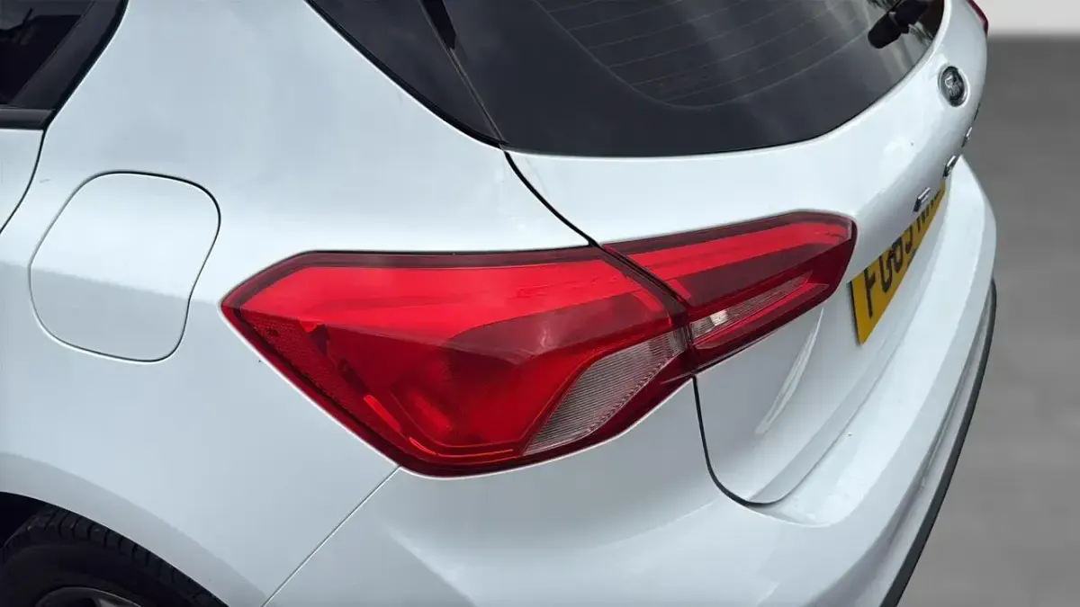 Used Ford Focus ST-Line 123 HP (90 kW) 2019 White Hatchback