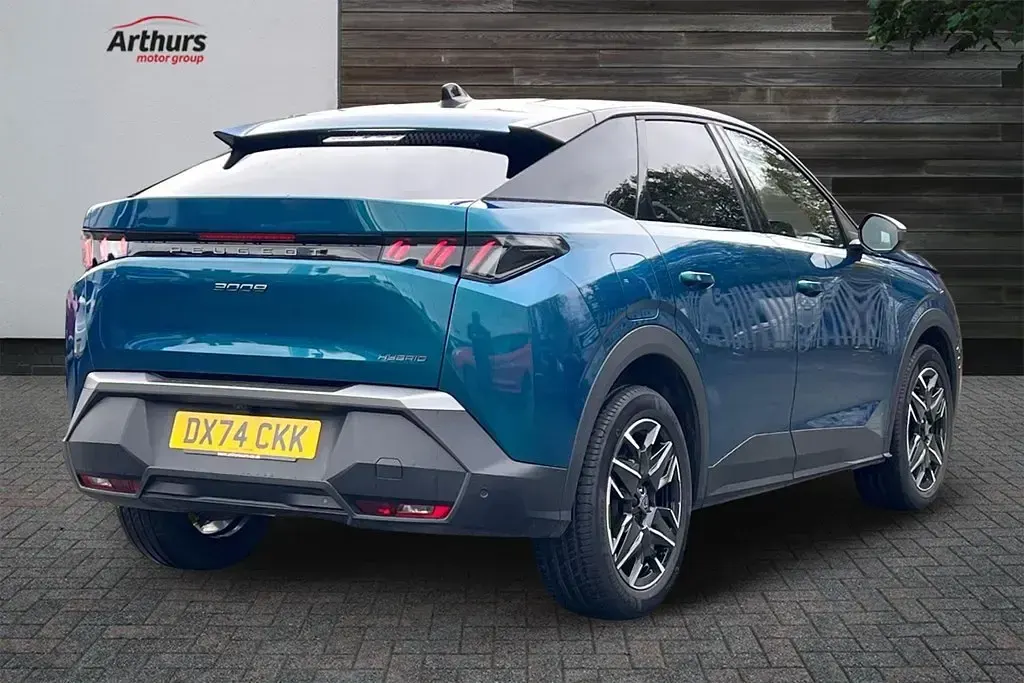 Second-hand Peugeot 3008 Allure 134 CP (98 kW) 2024 Albastru Hatchback