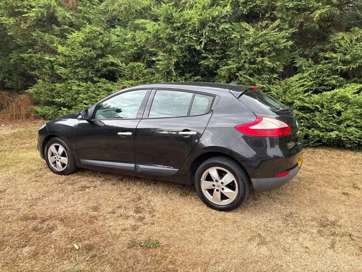 Used Renault Mégane III Dynamique 110 HP (80 kW) 2010 Black Hatchback