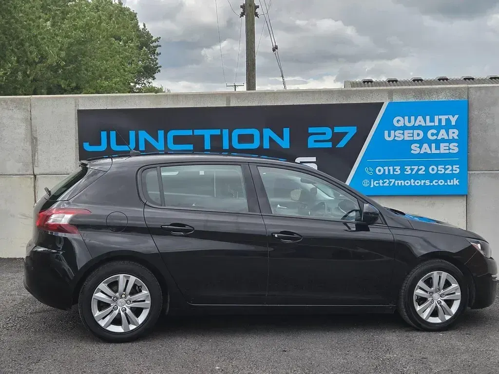 Used Peugeot 308 Active 115 HP (84 kW) 2014 Black Hatchback